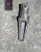 バケット TOOTH TIP アダプター 3892-V33 キャップなし
